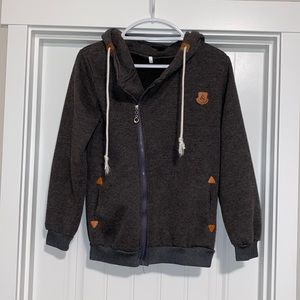 Grey zip-up hoodie with growth leather nautical detail!⚓️